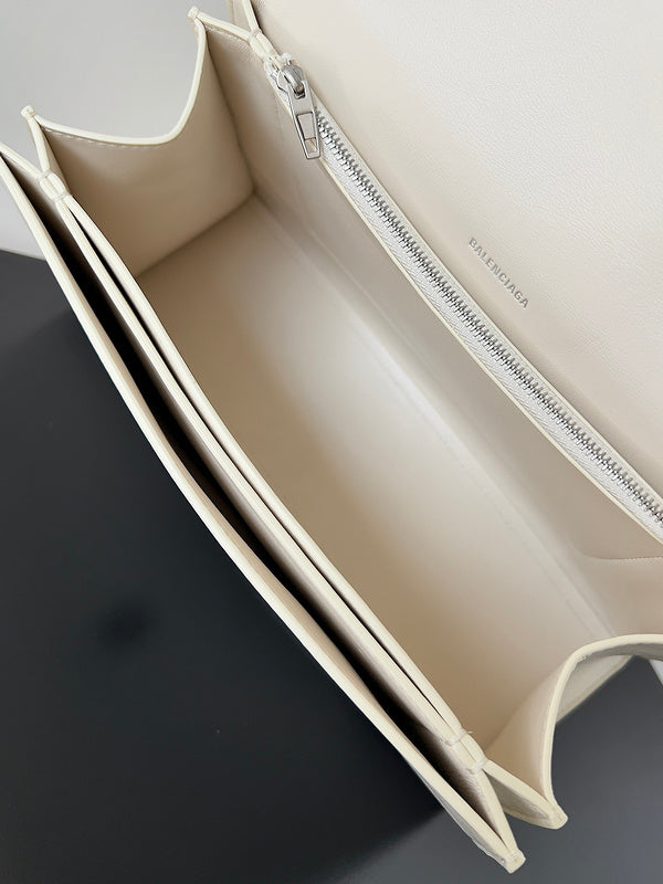 Zivas Charm Refined Everyday Style Statement Handbag (Considered Detail & Form) – Close-Up Detail