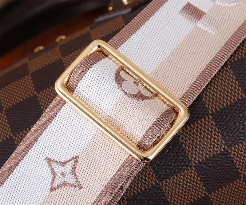  sophisticated shopper bag detail view showing craftsmanship 8
