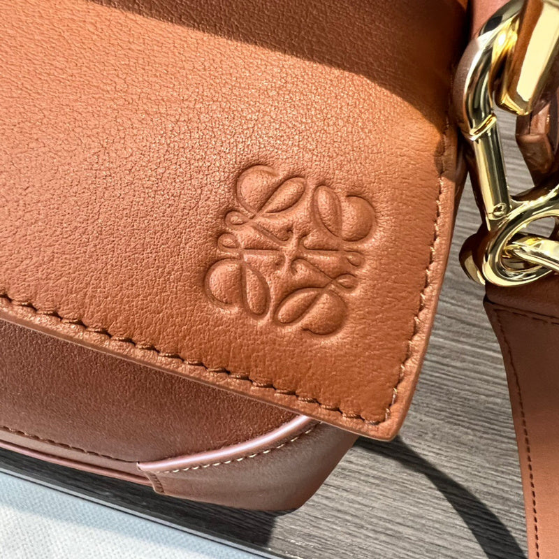 Ziva's Charm handbag – product shot (24cm*10.5cm*16cm)