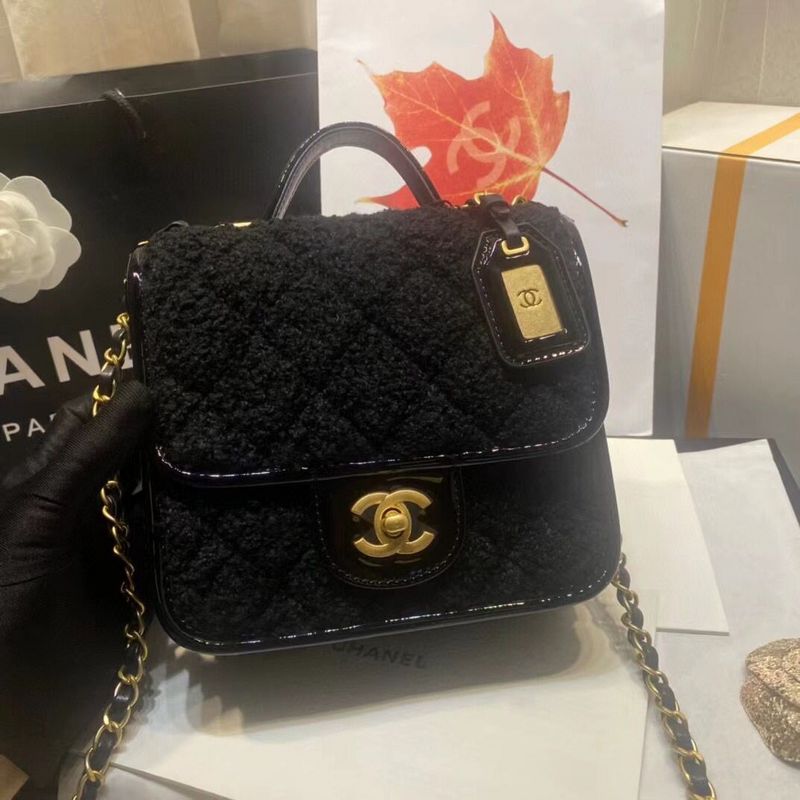 Zivas Charm Refined Everyday Style Designer Handbag (Statement-Ready Design) – Detail View