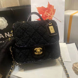 Zivas Charm Refined Everyday Style Designer Handbag (Statement-Ready Design) – Detail View