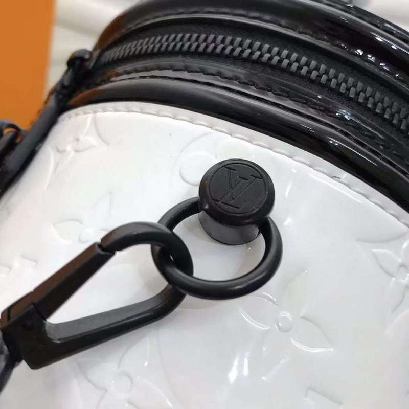Handle and strap detail of signature chic women's handbag – women's premium purse