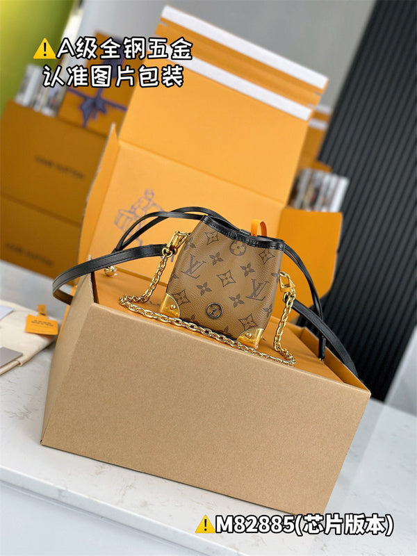  satchel close-up of hardware and finish
