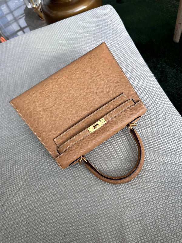  top-handle bag interior and compartment view