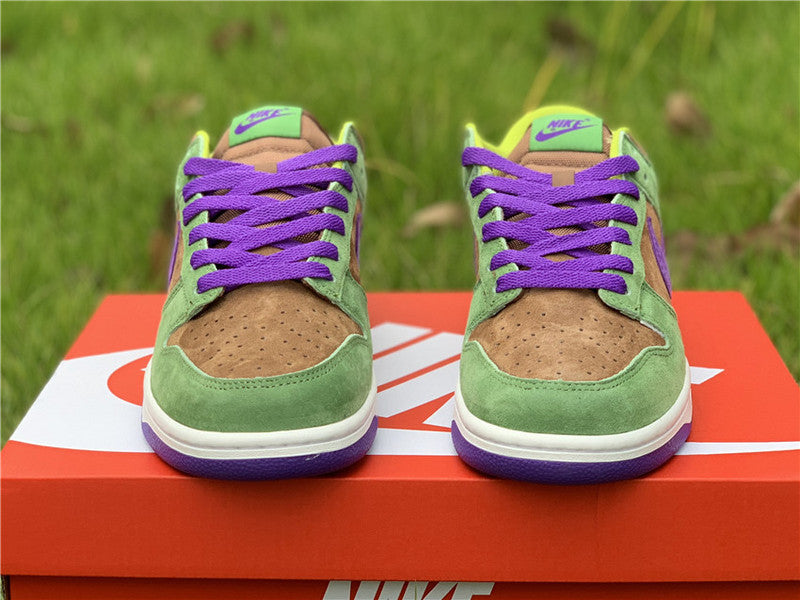 Nike Men's & Women's Designer Low-Top Shoes — Style 053 angle view