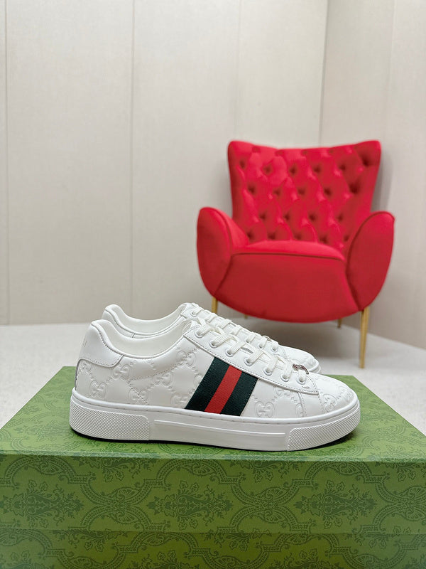 Gucci Luxury sneakers in tonal black chunky sole construction front view