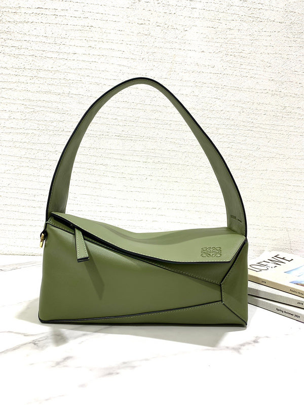 Ziva's Charm handbag – angled view (29cm*12cm*10cm)