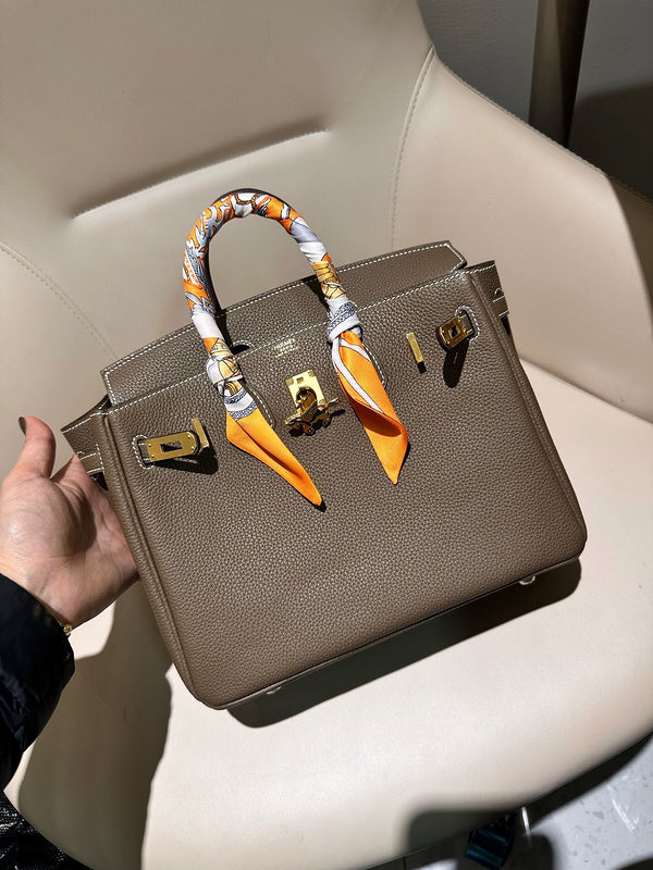 Streamlined bag women's premium everyday handbag