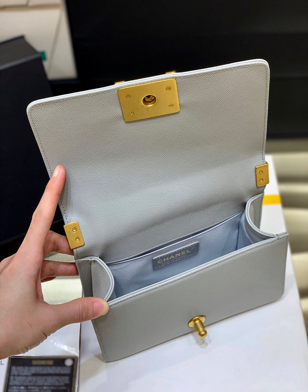  women's handbag, versatile design, view 4