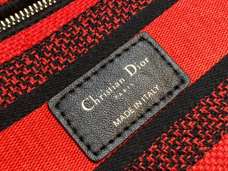 Front view of premium polished women's handbag – women's luxury accessory