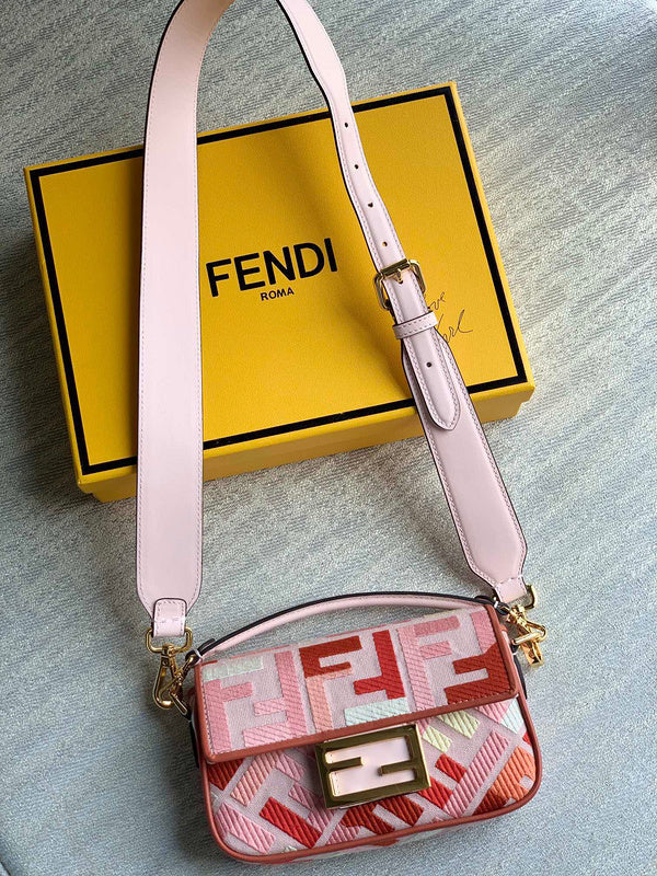Ziva's Charm handbag – close-up view (19cm*10cm*4cm)