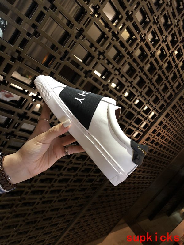 Givenchy shoes Style 083 - back heel detail