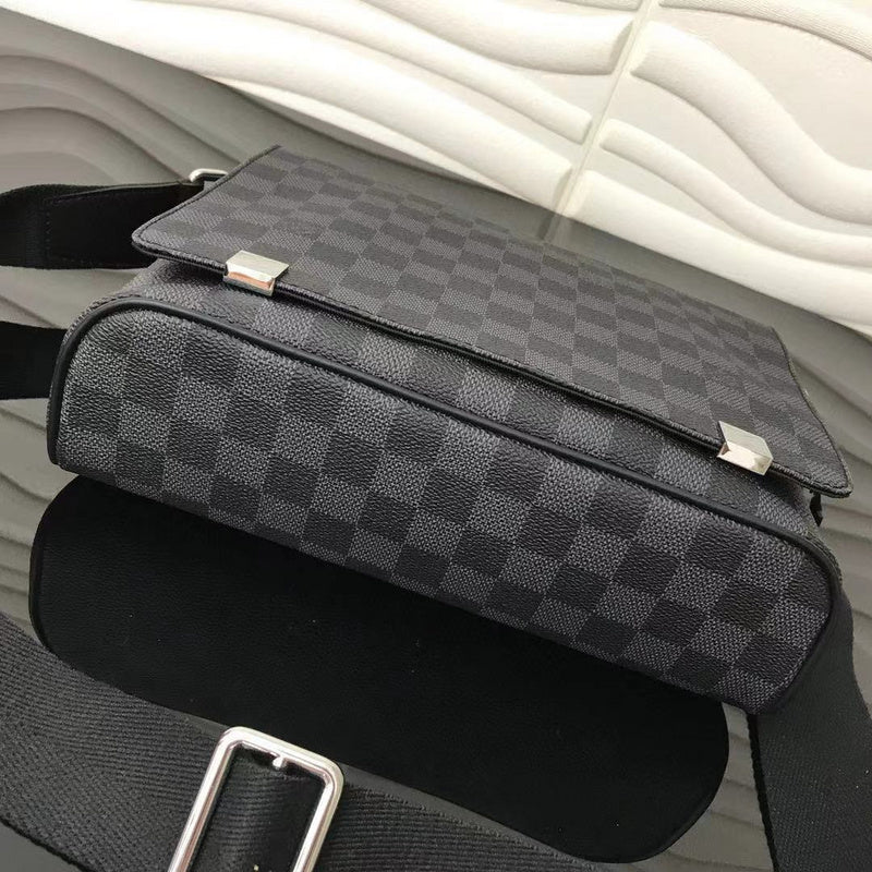 Interior view of classic premium women's handbag – women's statement bag