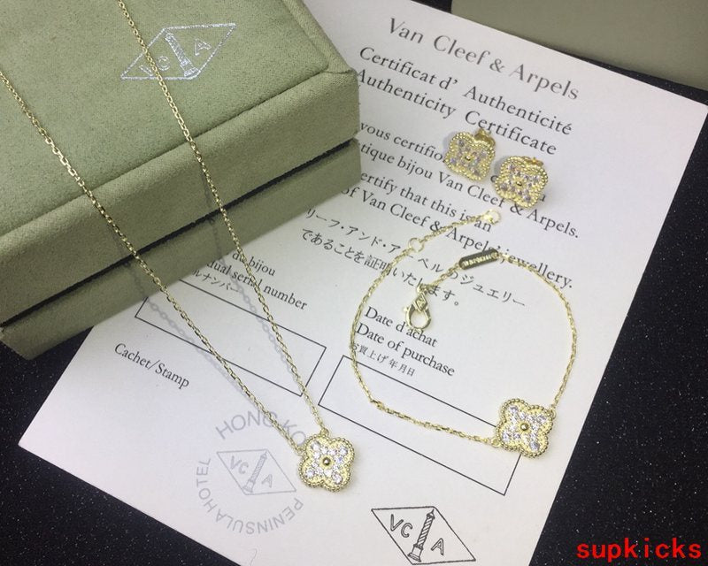 Angled view of Van Cleef & Arpels unisex jewelry piece