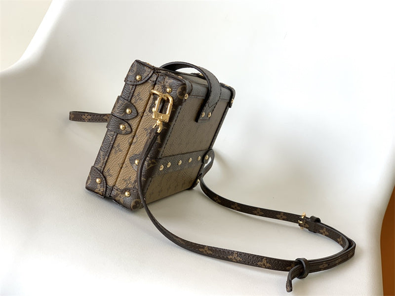  everyday bag interior and compartment view 9