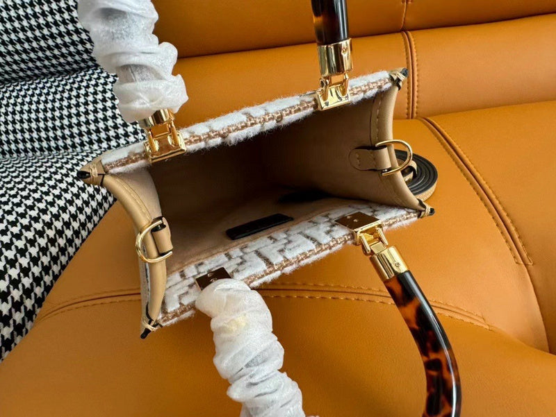 Ziva's Charm handbag – product shot (18cm*13cm*6.5cm)