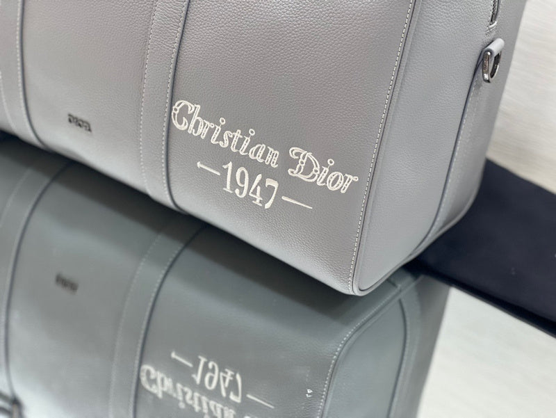 Interior view of everyday-luxe signature women's handbag – women's designer-style accessory