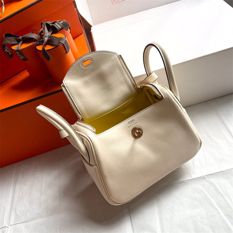  Polished shoulder bag front view 7