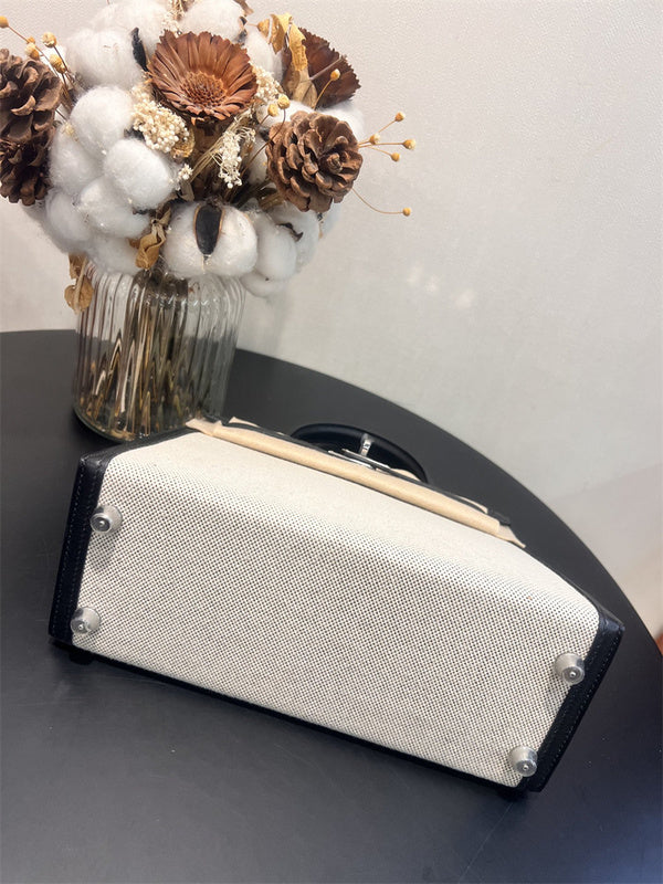 Effortless handbag styled for everyday wear