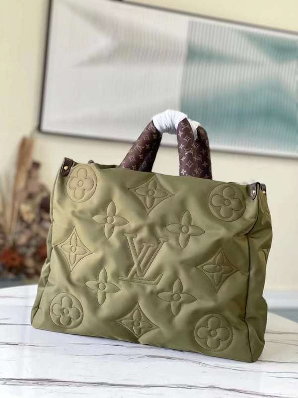 Front view of polished modern women's handbag – women's everyday handbag