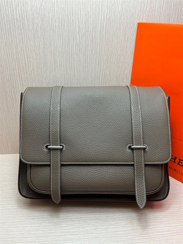  signature handbag styled with outfit 12
