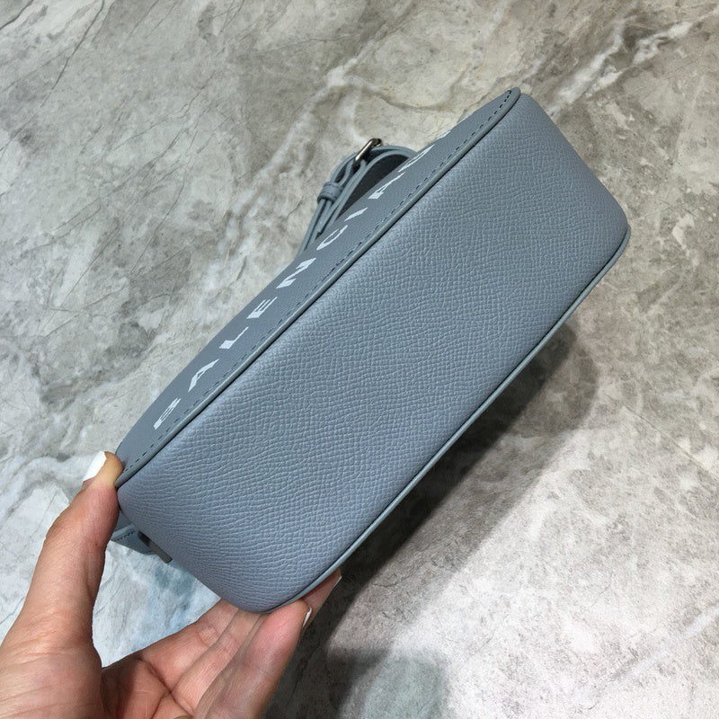Statement Premium PU Leather Handbag - Everyday Elegance | Women's Designer-Inspired Purse #808 - hardware and detail close-up (image 5) of designer-inspired handbag