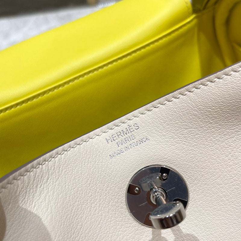 Effortless handbag styled for everyday wear
