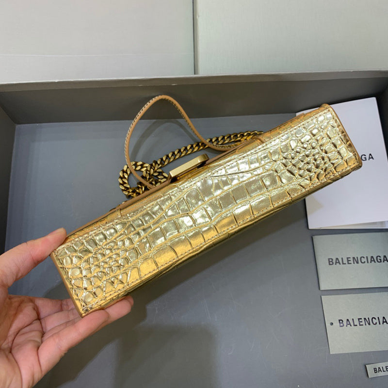 Bold Vegan Leather Handbag - Understated Luxury Look | Women's Premium Handbag #472 - hardware and detail close-up (image 5) of designer-inspired handbag