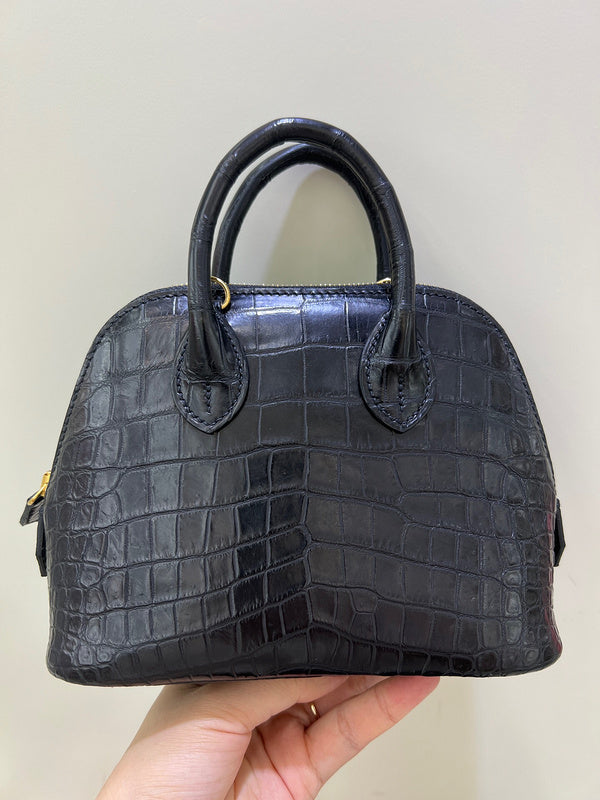 Close-up detail of effortless bag design