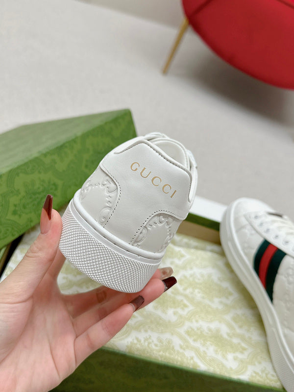 Side profile of Gucci tonal black sneakers chunky sole construction