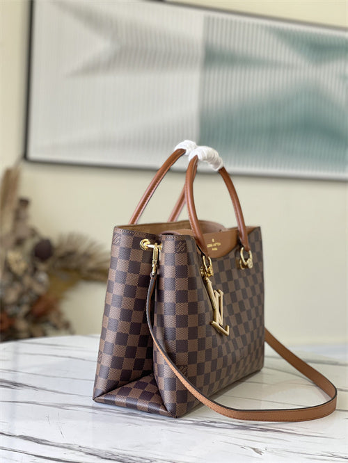 shoulder bag interior and compartment view
