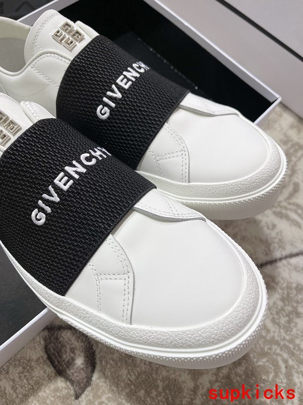 Givenchy Nude Classic Ballet Flats - Toe Detail View
