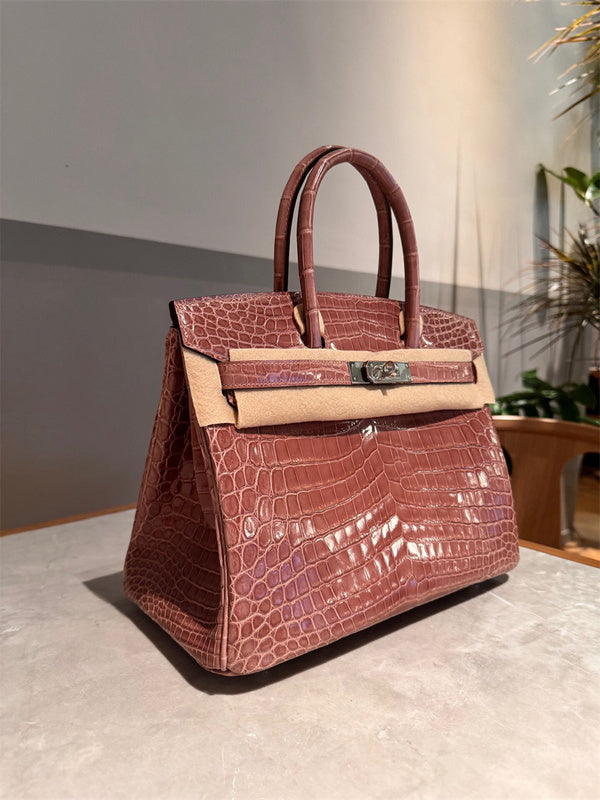 Interior view of effortless premium bag