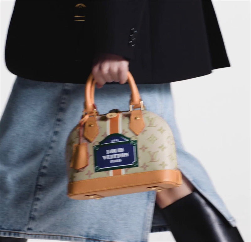  everyday crossbody bag detail view showing craftsmanship