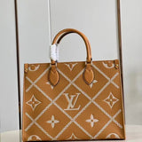 Handle and strap detail of sleek everyday-luxe women's handbag – women's statement bag