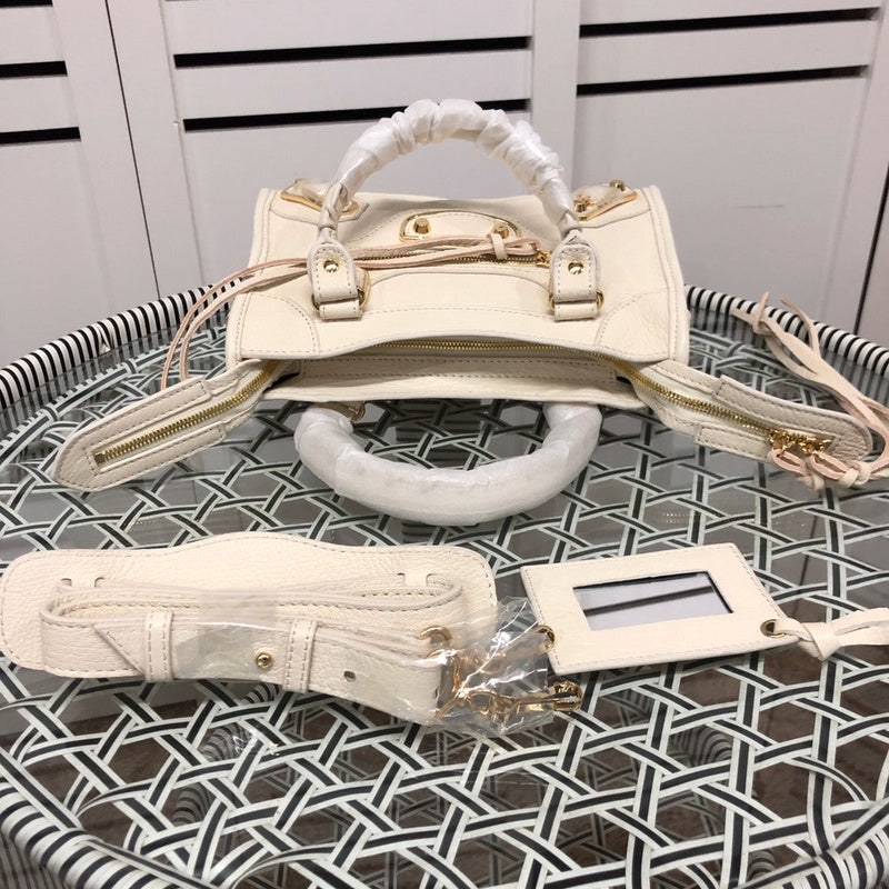 Styled lifestyle shot of statement everyday-luxe women's handbag – women's statement bag