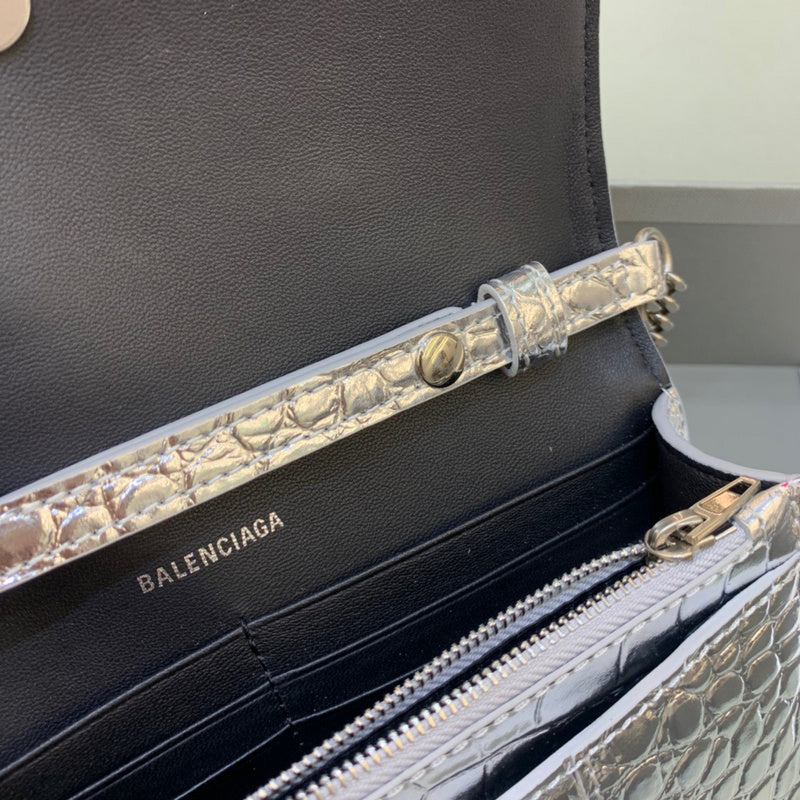 Sleek Vegan Leather Handbag - Premium Craftsmanship Detailing | Women's Designer-Inspired Purse #449 - texture close-up (image 9) of designer-inspired handbag