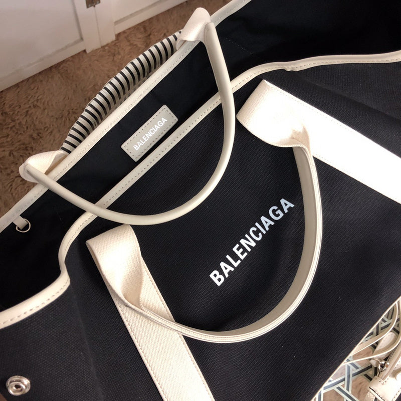 Interior view of chic premium women's handbag – women's everyday handbag