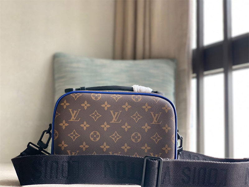  modern everyday bag detail view showing craftsmanship 8