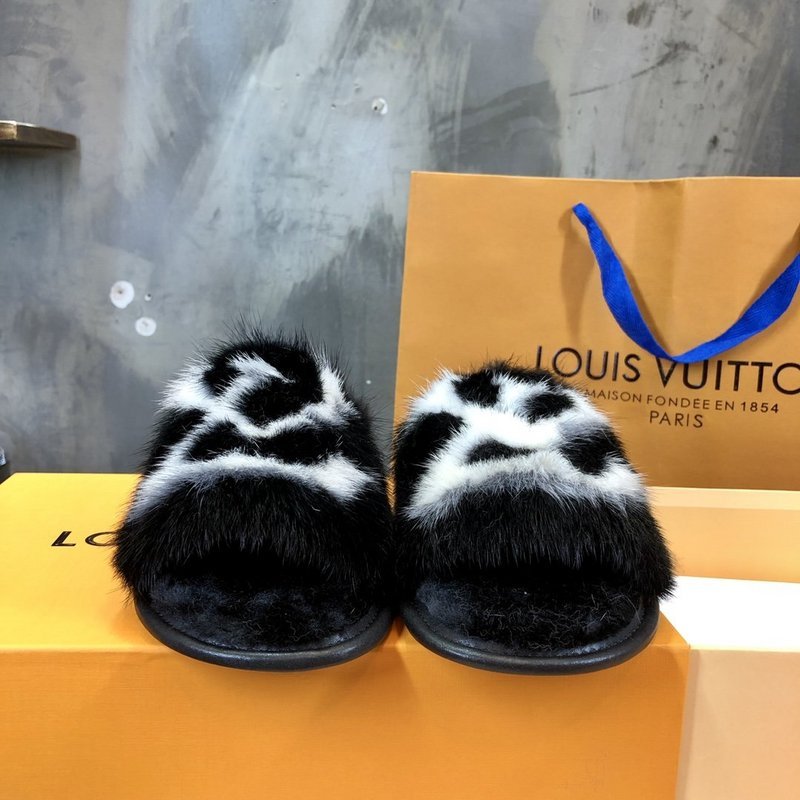 Side profile view of Louis Vuitton luxury piece style No.127