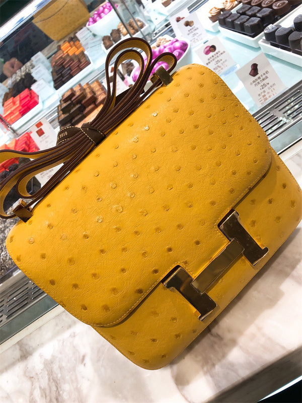 Timeless handbag styled for everyday wear