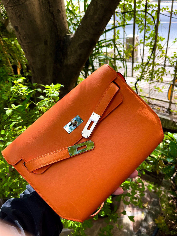  Classic structured bag front view