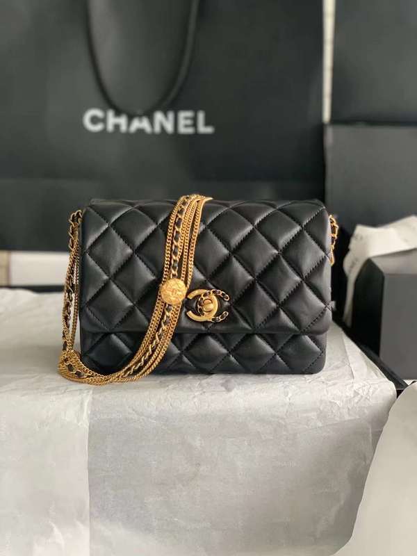 Zivas Charm Refined Structure Everyday Handbag (Considered Detail & Form) – Styled Look
