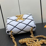  signature tote bag styled with outfit 12