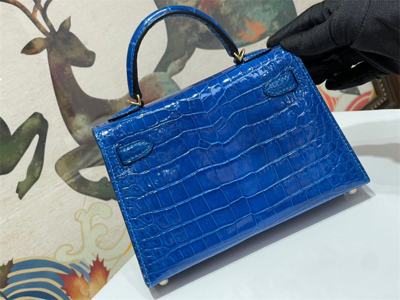  effortless shopper bag detail view showing craftsmanship