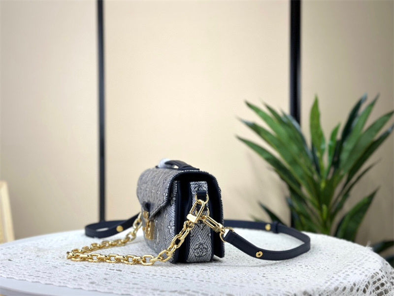  Sophisticated carryall bag carried on shoulder