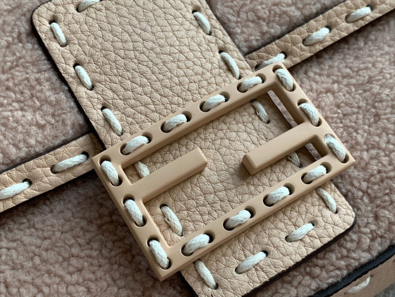 Ziva's Charm handbag – detail view (27cm*6cm*15cm)