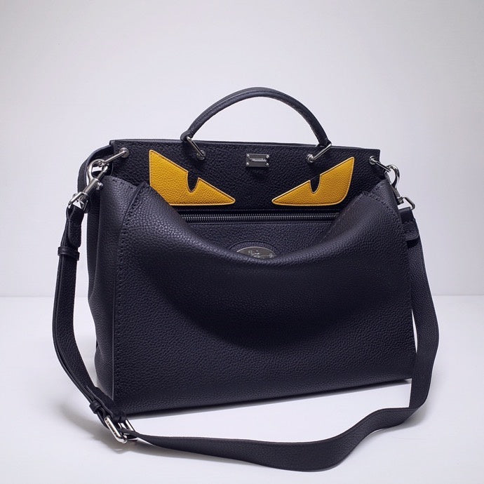 Ziva's Charm handbag – detail view (38cm*33cm*16cm)