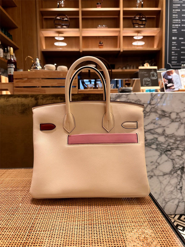  tote bag interior and compartment view 9
