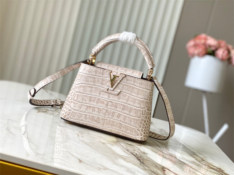  timeless everyday bag detail view showing craftsmanship 8